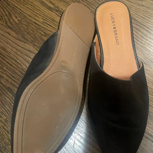 Lucky Brand Women's Black Leather Mules - Picture 4 of 5